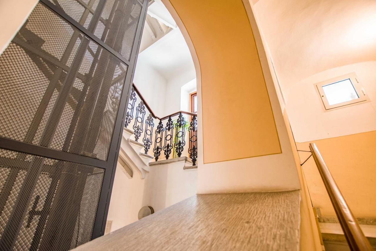 Casa Vacanze Al Teatro Триест Екстериор снимка