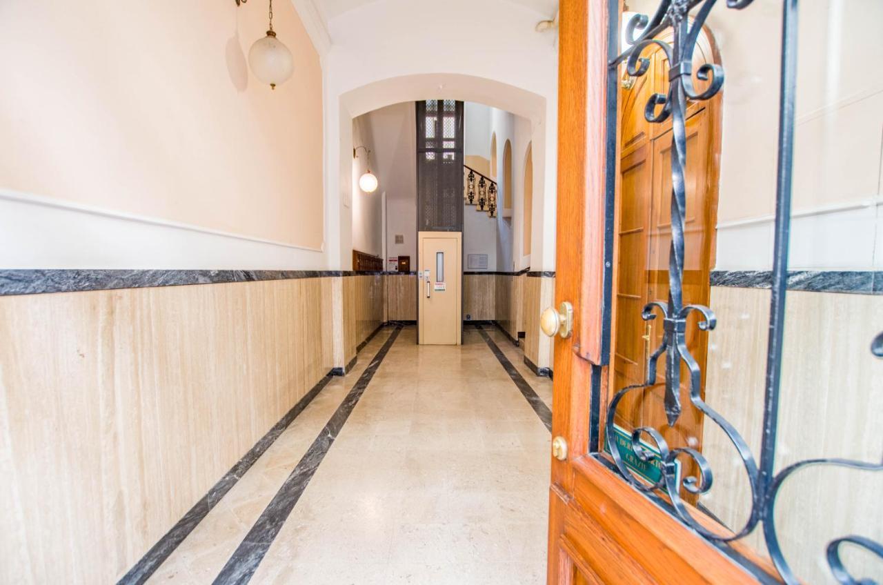 Casa Vacanze Al Teatro Триест Екстериор снимка