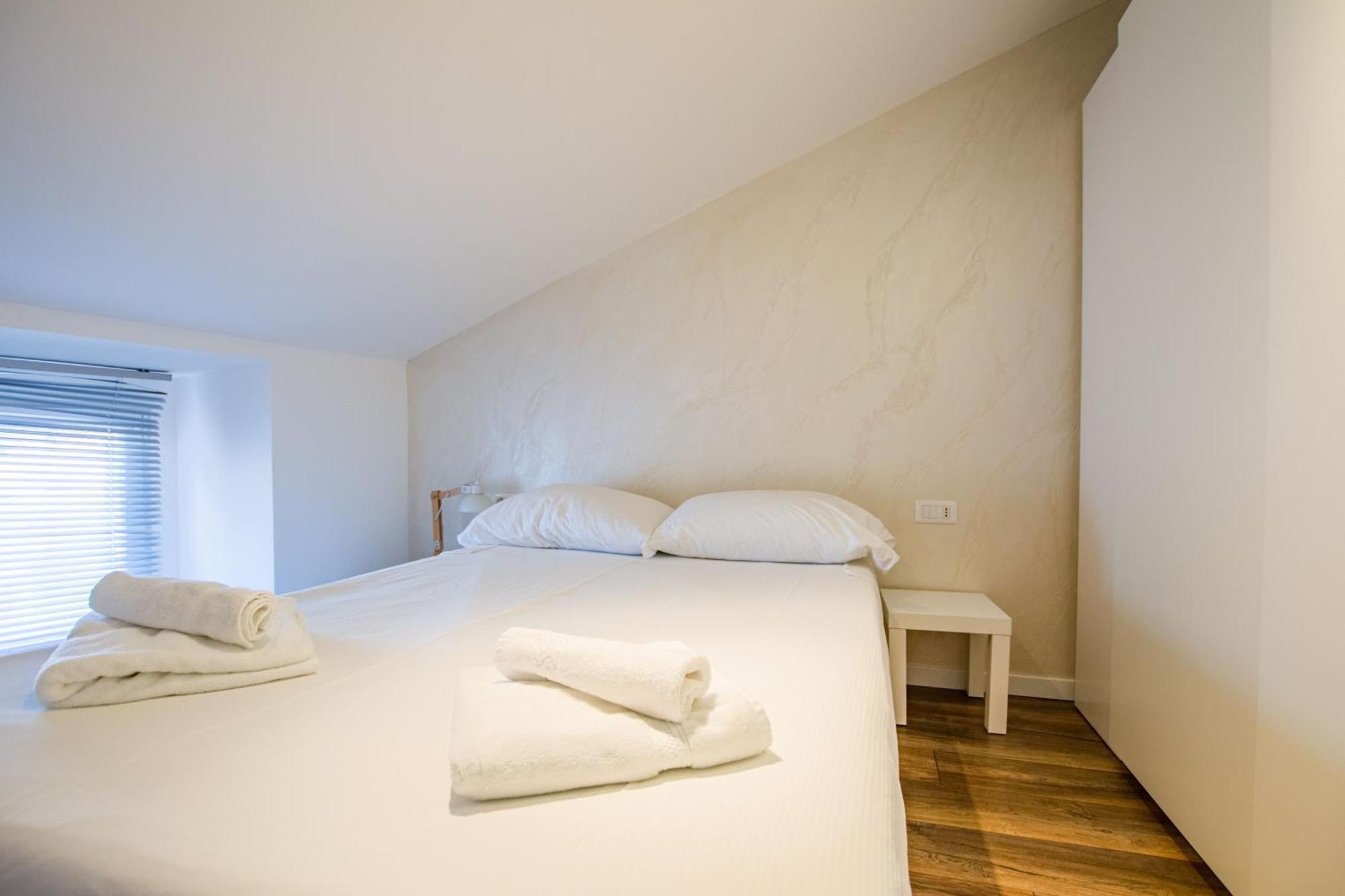 Casa Vacanze Al Teatro Триест Екстериор снимка
